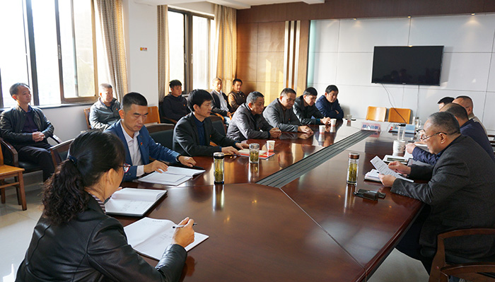公路工程處黨支部召開黨員大會