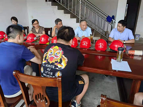 工會(huì)慰問高溫作業(yè)一線職工