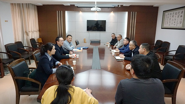 安慶市大觀區(qū)副區(qū)長余忠軒一行蒞臨公路工程處調(diào)研指導(dǎo)工作