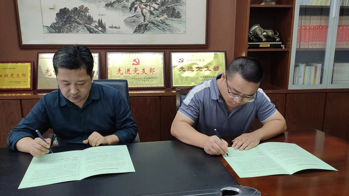 公路工程處黨支部組織簽署黨風(fēng)廉政建設(shè)責(zé)任書