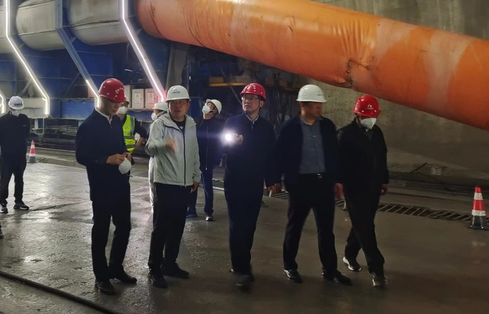 省交通質(zhì)安中心黨委書記、主任沈群一行到營嶺隧道項(xiàng)目開展質(zhì)量安全督查工作