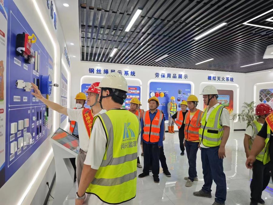 S22天天高速營(yíng)嶺隧道項(xiàng)目開展開展2024年安全宣傳咨詢?nèi)栈顒?dòng)