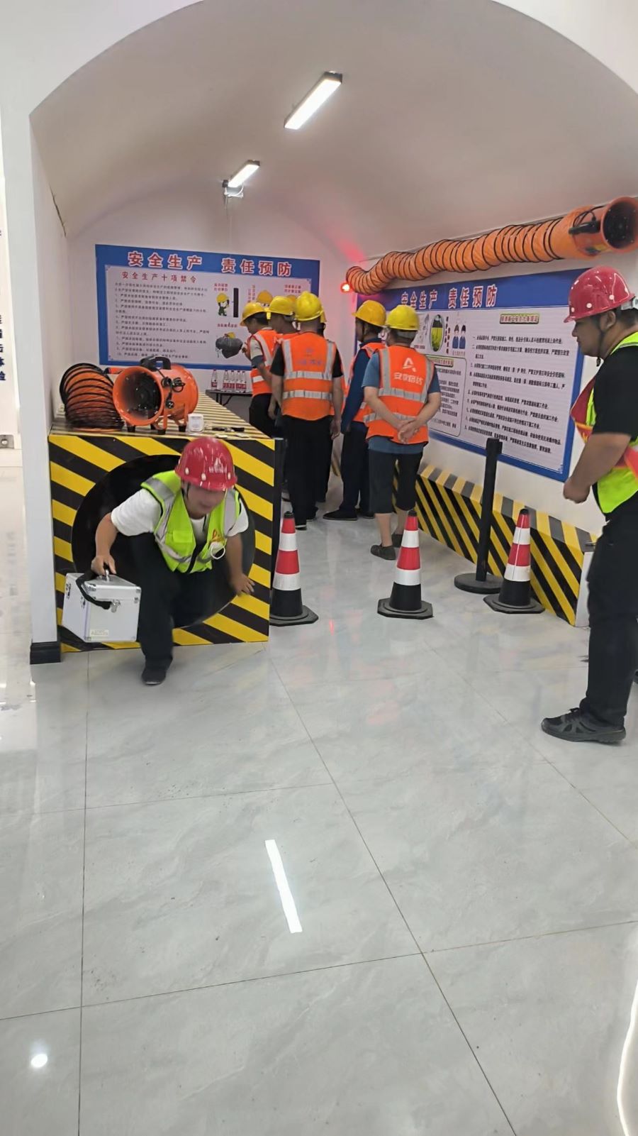 S22天天高速營(yíng)嶺隧道項(xiàng)目開展開展2024年安全宣傳咨詢?nèi)栈顒?dòng)