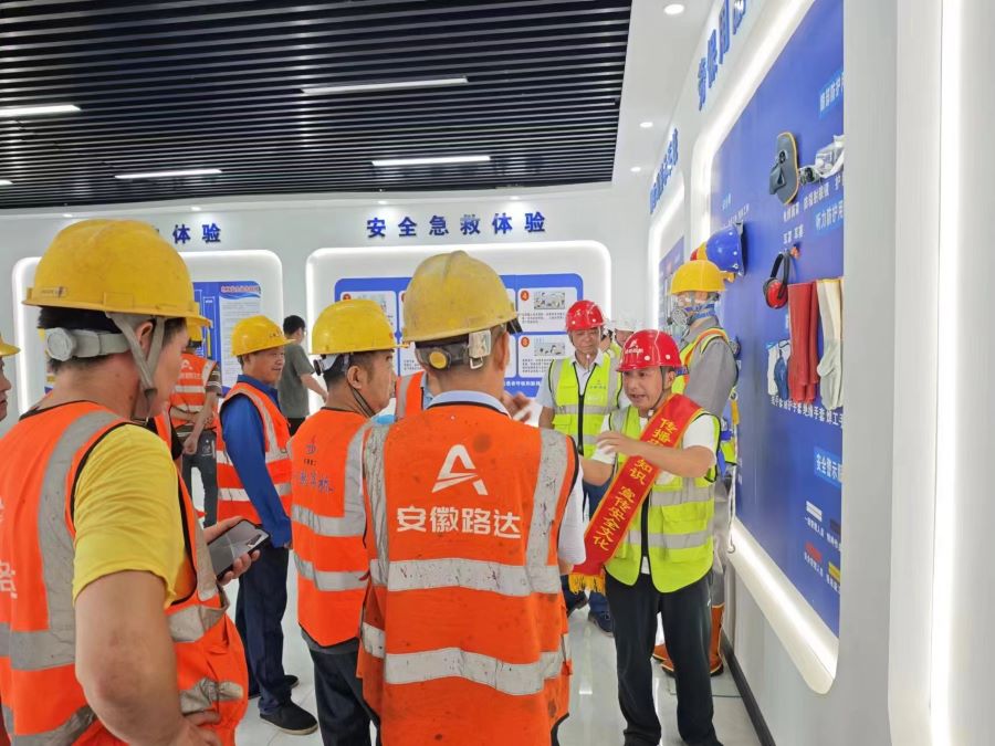 S22天天高速營(yíng)嶺隧道項(xiàng)目開展開展2024年安全宣傳咨詢?nèi)栈顒?dòng)