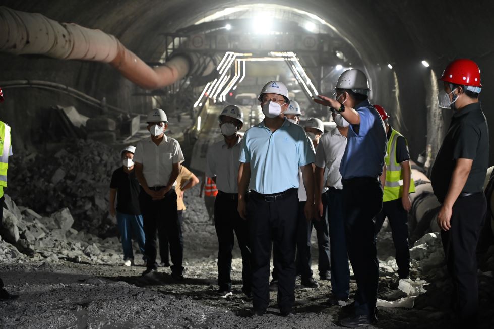 安慶市市委常委、副市長(zhǎng)呂棟一行到營(yíng)嶺隧道項(xiàng)目調(diào)研