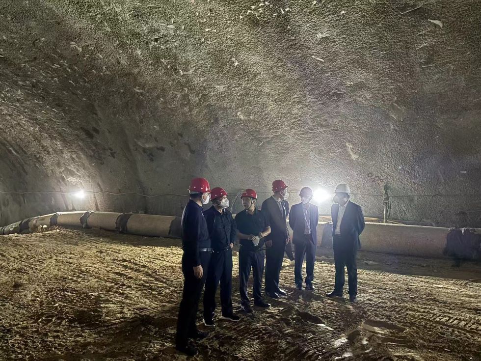 宣城市交通投資集團(tuán)有限公司總工程師夏東華率隊(duì)到S22天天高速營(yíng)嶺隧道項(xiàng)目觀摩交流工作